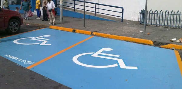 En Nayarit, multarán a quien estacione su vehículo en espacios para personas con discapacidad 